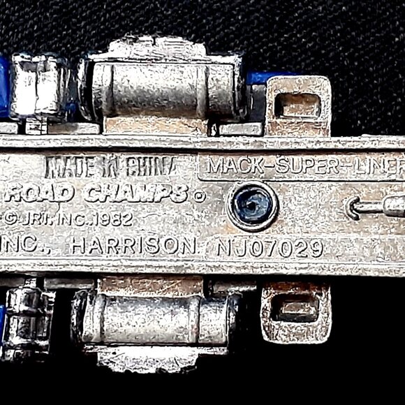 Vintage!! Road Champs 1982 Mack Super Liner Blue Die Cast - Missing Back Wheels - Picture 7 of 7